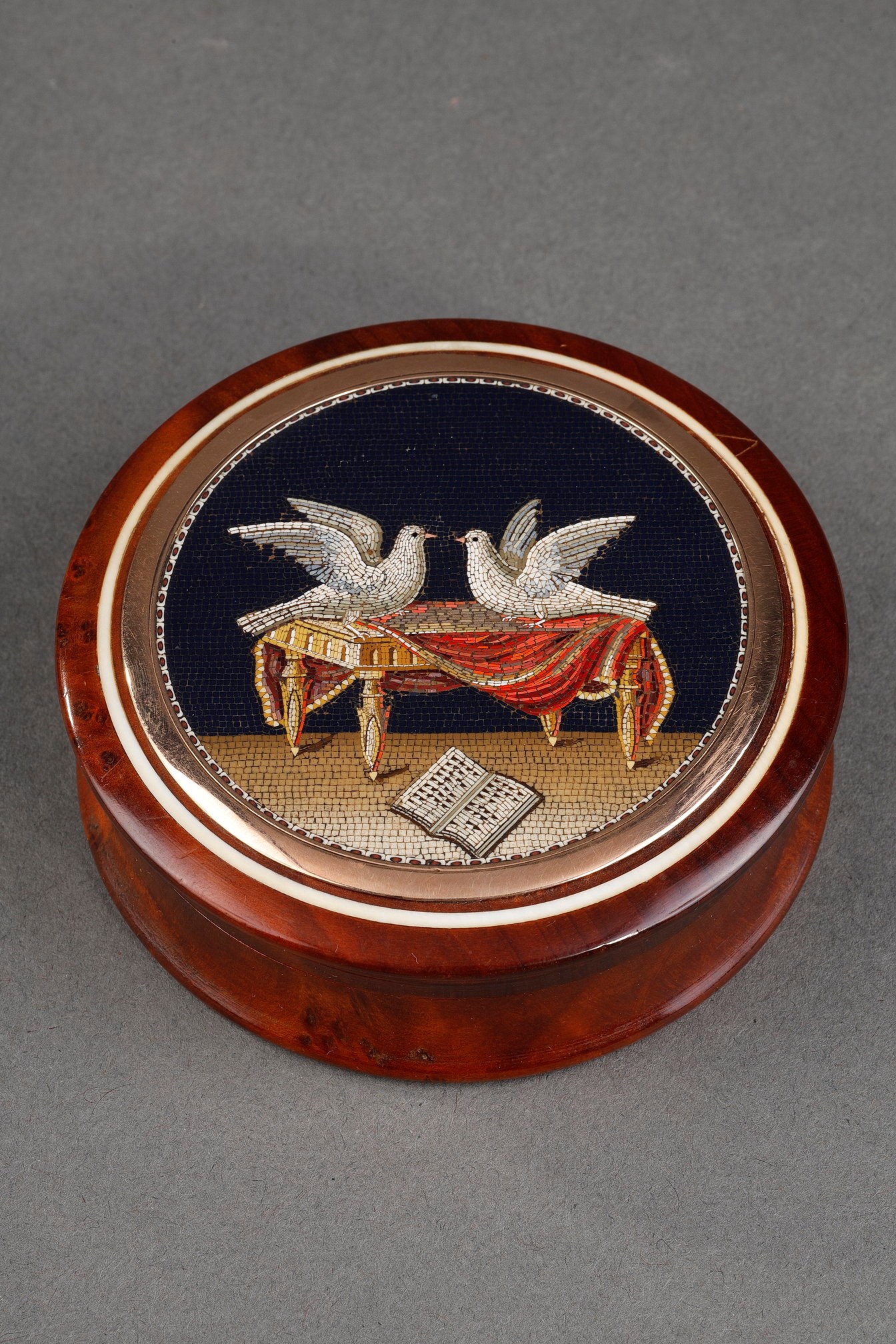 A micromosaic on a box, two doves on a table, end 18th century